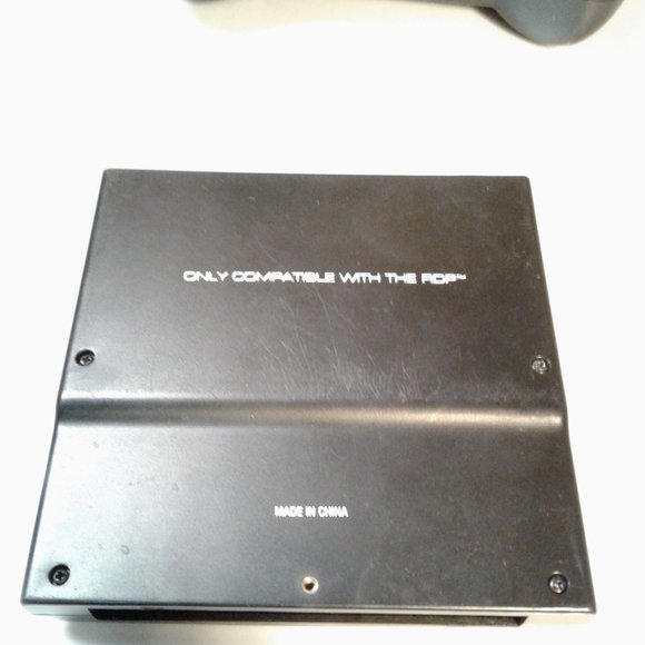 love old school nintendo well this handheld console lets you play old school NES - Picture 5 of 7